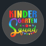 Kindergarten Squad Terug naar school Ronde Sticker<br><div class="desc">Kindergarten Squad-team,  terug naar school grappig,  klassieke Sticker Klassiek Collectie.</div>