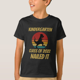 Kindergarten van de afstuderen van 2022 hebben het t-shirt