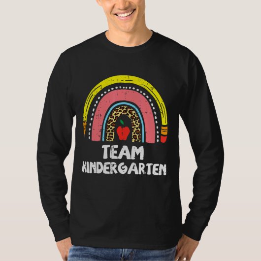 Kindergarten van het regenboogteam van het potlood t-shirt (Voorkant)