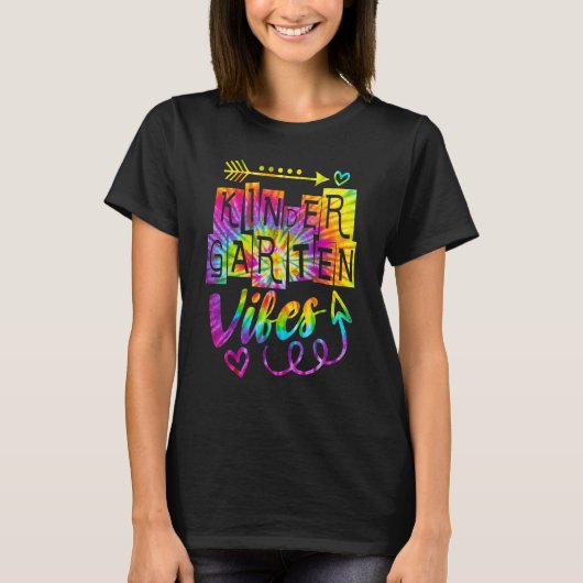 Kindergarten Vibes Back To School Tie Dye Teacher  T-shirt (Voorkant)