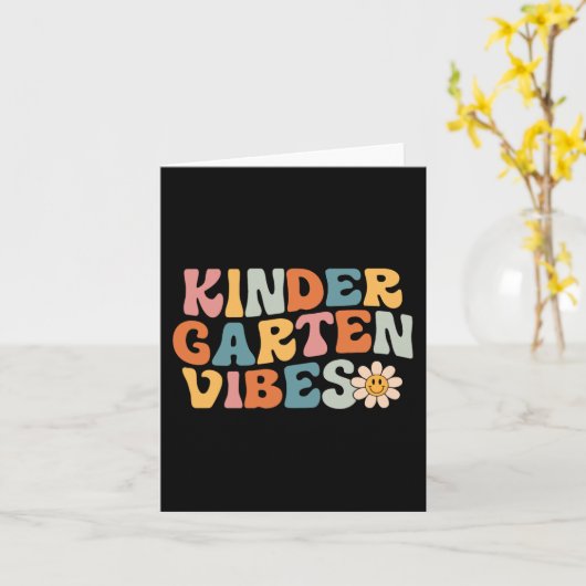 Kindergarten Vibes - Kinder Crew Retro First Day o Kaart (Gele Bloem)