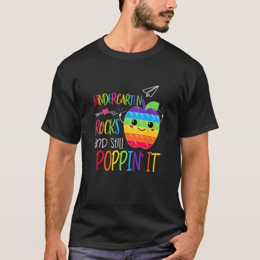 Kindergarten zet leraar aan en nog steeds popin de t-shirt (Voorkant)