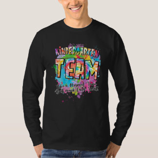 Kindergartenteam als een normaal team, maar veel c t-shirt