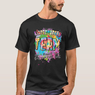 Kindergartenteam als een normaal team, maar veel c t-shirt