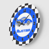 Kinderkok met blauwe wagenen  geruite vlag naam  grote klok (Hoek)