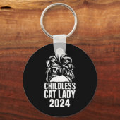 Kinderloze Cat Lady 2024 Messy Bun Amerikaanse vla Sleutelhanger (Voorkant)