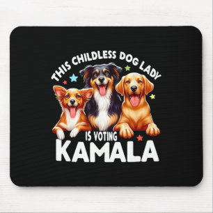 Kinderloze Dog Lady is het stemmen van Kamala Dog Muismat