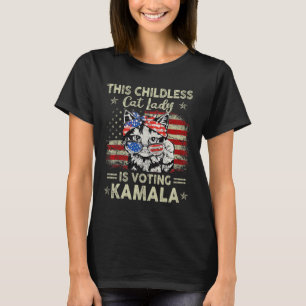 Kinderloze Kat Lady Stemt Kamala Harris 2024 2  T-shirt