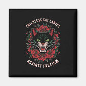 Kinderloze kattenvrouwen tegen fascisme magneet (Voorkant)