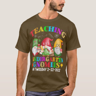 Kinderopleiding Gnomen op 22-22-2022 T-shirt