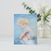 Kinderpeuter op de waterscène op het strand briefkaart (Staand voorkant)