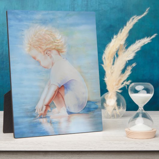 Kinderpeuter op de waterscène op het strand fotoplaat (Zijkant)