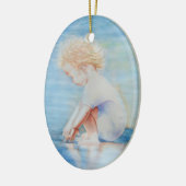 Kinderpeuter op de waterscène op het strand keramisch ornament (Links)