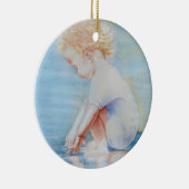 Kinderpeuter op de waterscène op het strand keramisch ornament (Rechts)