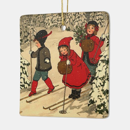 Kinderskiën, een  winterscène keramisch ornament (Links)