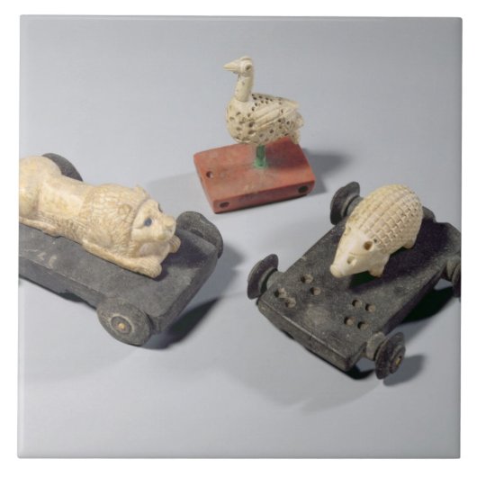 Kinderspeelgoed: een egel, een leeuw en een duif,  tegeltje (Voorkant)