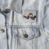 Kinderspeelgoed: een egel, een leeuw en een duif,  vierkante button 5,1 cm (In situ)