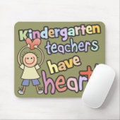 Kindertuinleraren hebben een hartmousepad muismat (Met muis)