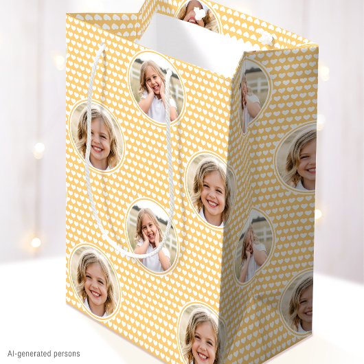 Kinderverjaardag aangepaste foto gele harten medium cadeauzakje