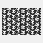 Kinderverjaardag Roze, witte & zwarte Voetballen Inpakpapier Vel (Voorkant 3)