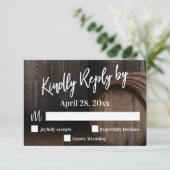Kindly Reply by Casual Typography Wooden Barrel RSVP Kaartje (Staand voorkant)