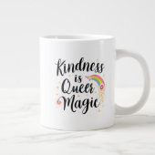 Kindness Is Queer Magic Rainbow Quote LGBTQ+ Grote Koffiekop (Rechts)