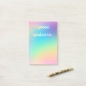 "Kindness kiezen" Zachte cursieve regenbooggradiën Post-it® Notes (Op bureau)
