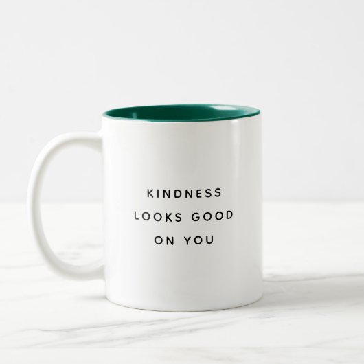 Kindness Looks Good on You Modern Two-Tone Mug Tweekleurige Koffiemok (Links)
