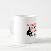 Kindness Looks Good On You Mug Koffiemok (Voorkant links)