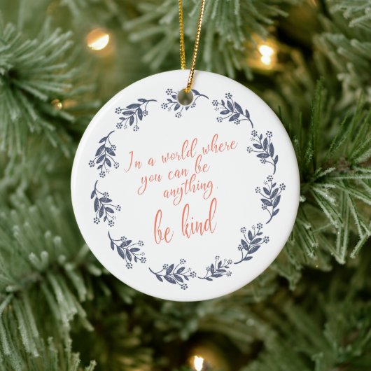 Kindness Quote en Moderne Floral Wreath Keramisch Ornament (Boom)