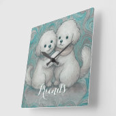 Kindred Paws  Vierkante Klok (Hoek)