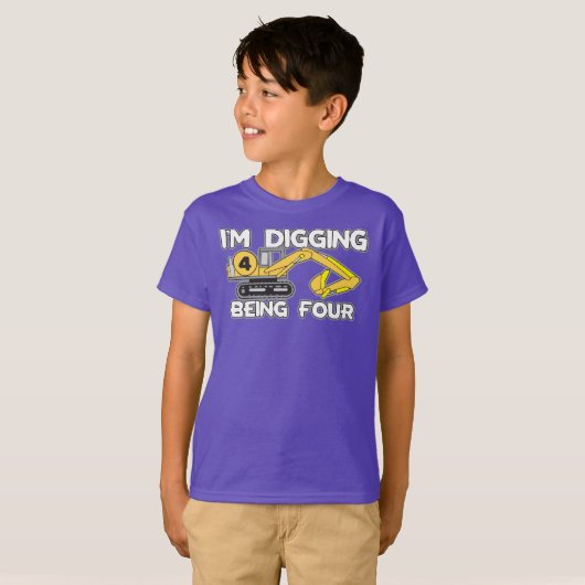 Kind's vierde verjaardag ben ik aan het graven als t-shirt (Voorkant volledig)