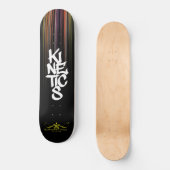 KINETIEK 1/10 PERSOONLIJK SKATEBOARD (Voorkant)