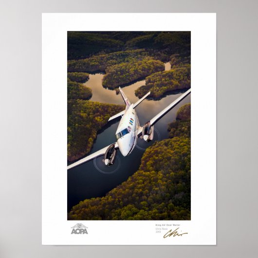 King Air Over Water Gallery Poster (Voorkant)