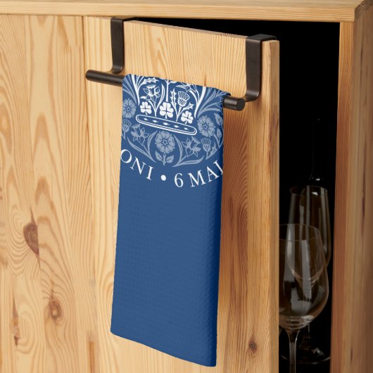 King Charles III Coronation Emblem, Royal Souvenir Theedoek (Derde Gevouwen)