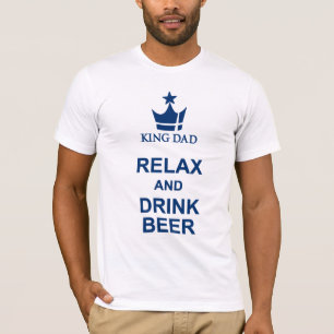King Dad Vaderdag ontspant en drink bier blauw T-shirt