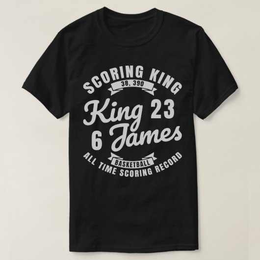 King James De Scoring King Basketbal Witte Tekst T-shirt (Design voorkant)