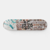 King Jesus Rules Red Brick Graffiti Christelijk Persoonlijk Skateboard (Horizontaal)
