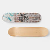 King Jesus Rules Red Brick Graffiti Christelijk Persoonlijk Skateboard (Horizontaal)