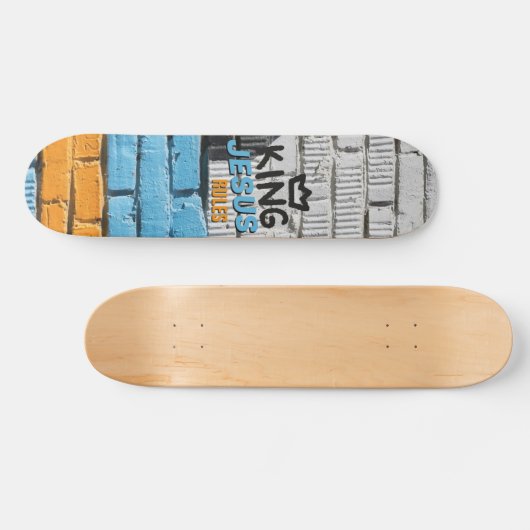 King Jesus Rules White Brick Graffiti Christelijk Persoonlijk Skateboard (Horizontaal)