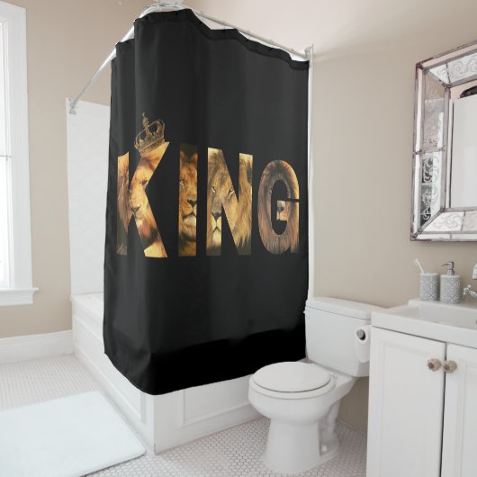 "KING Lion Lettering"-ontwerp op zwart Douchegordijn (In situ)