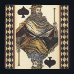 King of Spades-speelkaart van Vision Studio Vierkante Klok<br><div class="desc">Trump je vrienden met dit geweldige schilderij van de koning van de schoppen door Vision Studio. Als hij een nogal royal figuur snijdt,  houdt hij een kleine scepter en heeft hij zijn mond opengezet voor een koninklijk besluit. Plaats dit schilderij vandaag op je muur!</div>