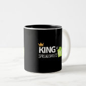 King of spreadsheets Two-Tone koffiekoffie mok (Voorkant rechts)