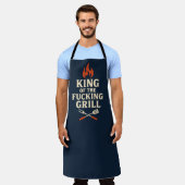 King of the F***ing Grill — Bold BBQ Apron Adult  Schort (Gedragen)