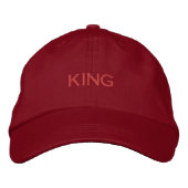 KING Tekst kleur - Fuchsia rood-Pet knap elegant Geborduurde Pet (Voorkant)