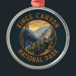 Kings Canyon National Park Retro Noodcirkel Metalen Ornament<br><div class="desc">Kings Canyon vectorkunstwerk ontwerp. Het park staat bekend om zijn enorme sequoia-bomen,  met name de gigantische generaal Grant Tree in Grant Grove.</div>