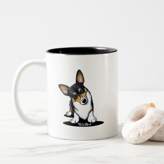 KiniArt Tri Curious Corgi Tweekleurige Koffiemok (Met donut)