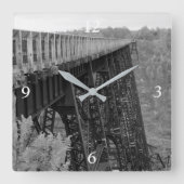 Kinzua Skywalk Monochrome Railroad Bridge Vierkante Klok (Voorkant)