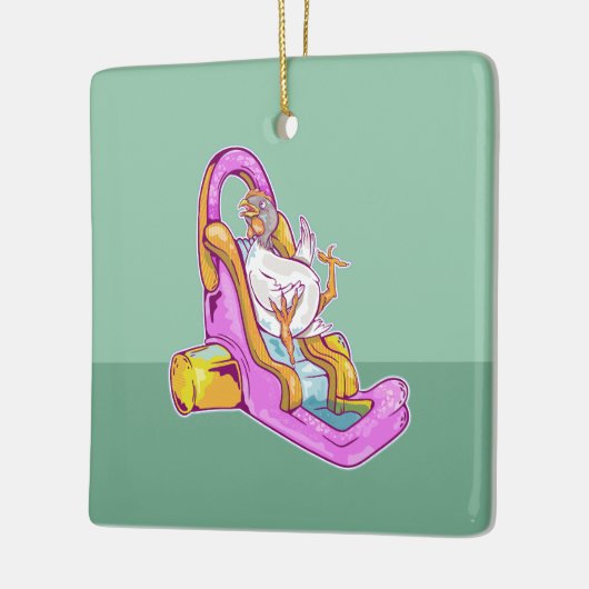 Kip op een waterglijbaan keramisch ornament (Links)
