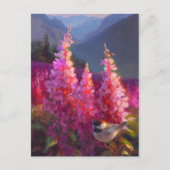Kip op wilde alaskan-bloemen met bergen briefkaart (Voorkant)